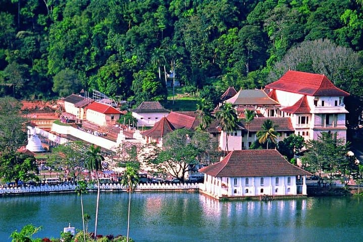 Explore the Cultural Tapestry of Kandy on a Day Tour photo 2
