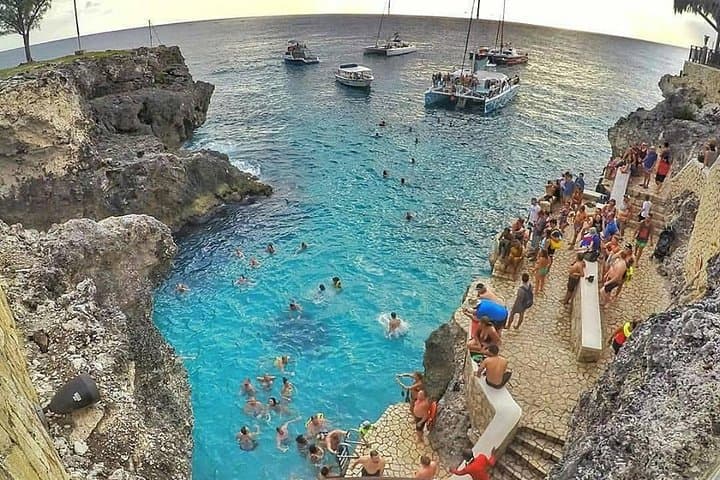 Exploring Negril: From Seven Mile Beach to Rick's Cafe