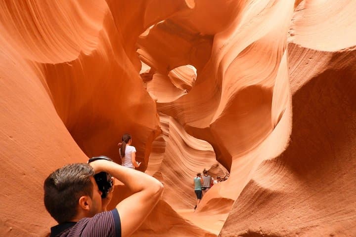 Antelope Canyon & Horseshoe Bend Day Tour from Las Vegas — Slot Canyons, River Overlooks, and Photo Hotspots