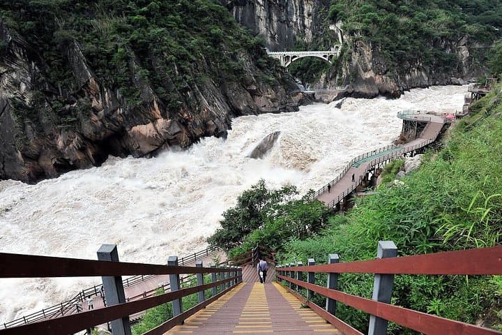 Tiger Leaping Gorge Upper Trail: Half-Day Private Tour from Lijiang