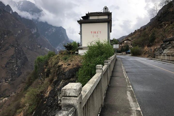 Tiger Leaping Gorge: 2-Day Lijiang Hike with Overnight at the High Trail photo 4