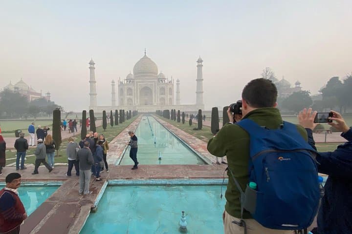 Same-Day Taj Mahal & Agra Fort by Gatimaan Express: Superfast Train Tour from Delhi