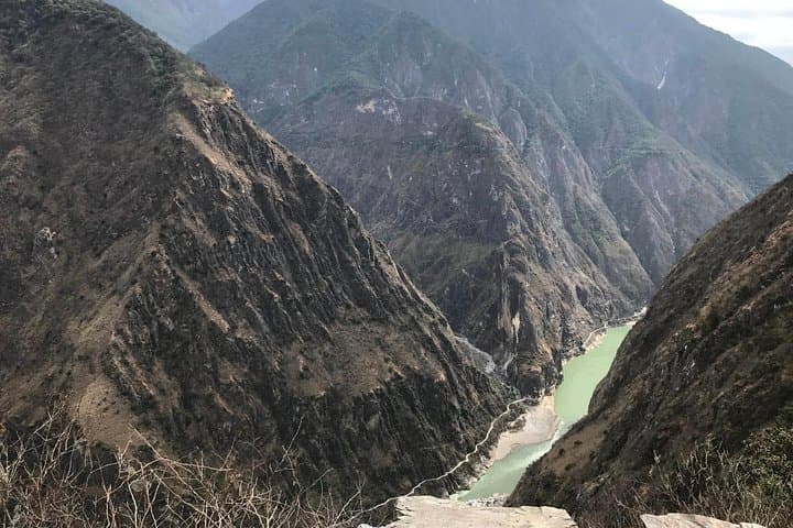 Tiger Leaping Gorge: 2-Day Lijiang Hike with Overnight at the High Trail