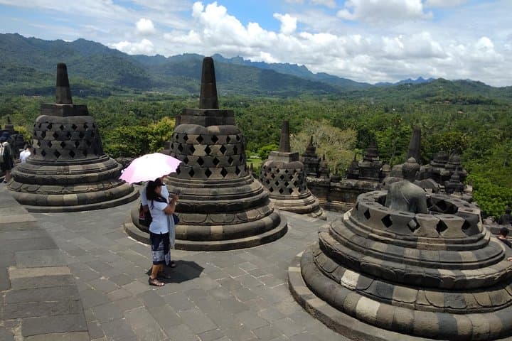 Borobudur Sunrise from Setumbu Hill — Full-Day Borobudur, Prambanan & Mendut Temples Tour photo 5