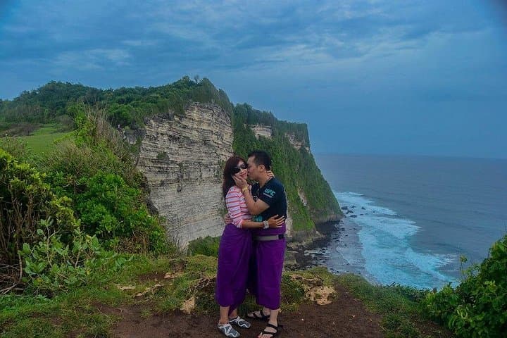 Uluwatu Sunset, Kecak Fire Dance & Jimbaran Seafood: Private Evening Tour in Bali