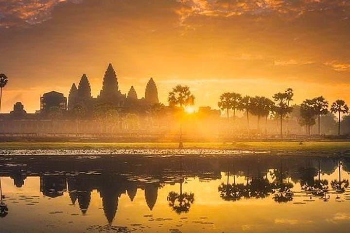 Private Angkor Wat Day Tour with Sunset Viewing — Siem Reap Temple Experience photo 4