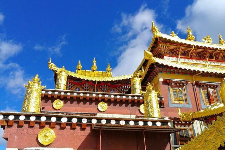 Lijiang to Shangri‑La: 5-Day Trek and Cultural Tour with Overnight at Tiger Leaping Gorge