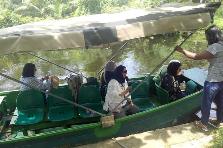 Muthurajawela Mangrove Wetland Boat Tour — Colombo Shore Excursion & Birdwatching photo 1