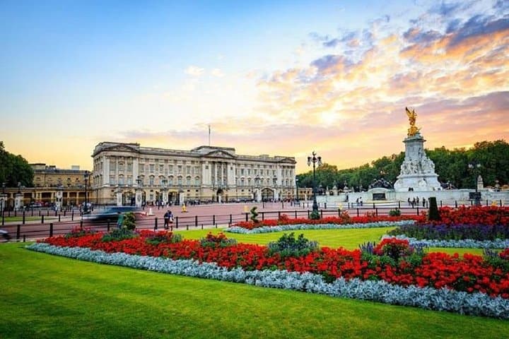Half-Day London Private Tour — Buckingham Palace, Westminster & Tower Highlights