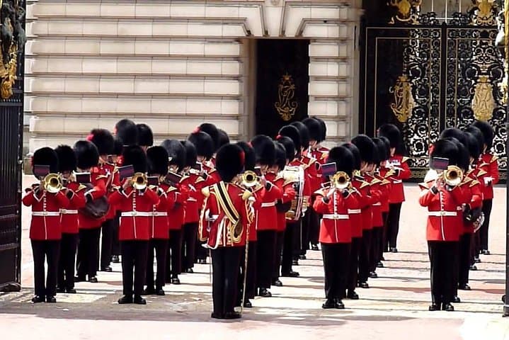 Full-Day Private London Tour — Buckingham, Tower & Thames Highlights photo 3