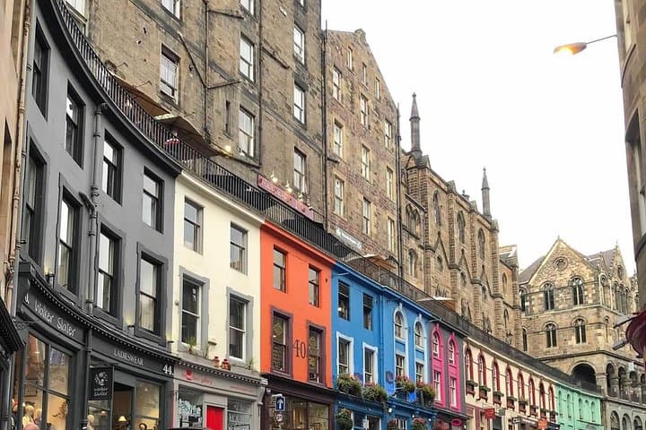 Edinburgh Highlights: Two-Hour Private Luxury Driving Tour of Old & New Town