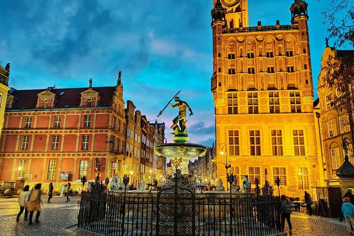 Gdańsk Highlights: 6-Hour Private Tour of Old Town, Westerplatte & Solidarity Center