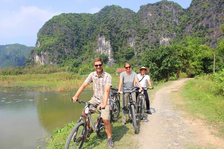 Ninh Binh & Hoa Lu Ancient Citadel Day Tour with Tam Coc Boat and Optional Biking photo 5
