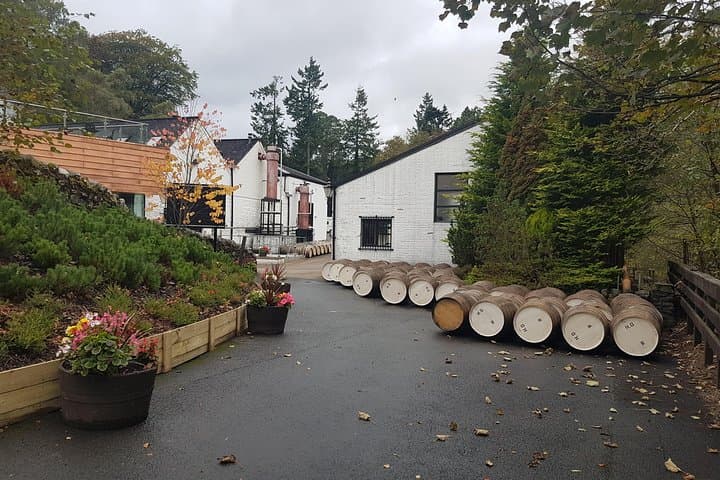 Scottish Castles and Whisky: Private Day Tour from Edinburgh
