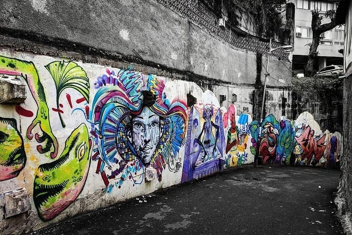 Favela Vidigal Tour and Brazilian Lunch — Local Life, Street Art & Mirante Views photo 2