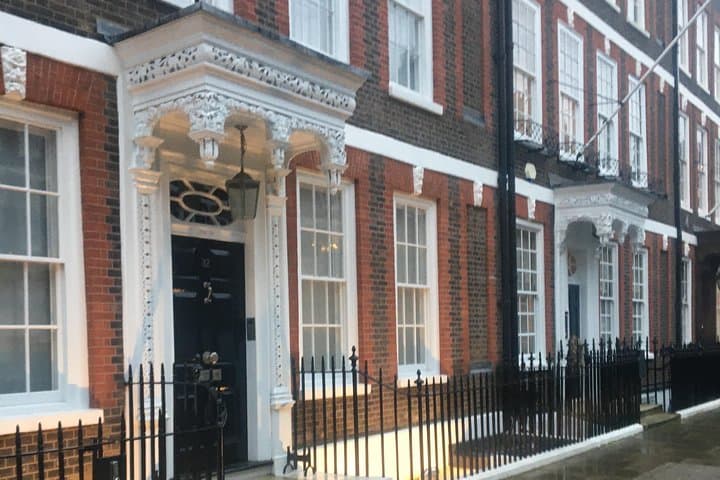Rich People Behaving Badly: A Scandalous London Walking Tour of Mayfair & Westminster photo 1