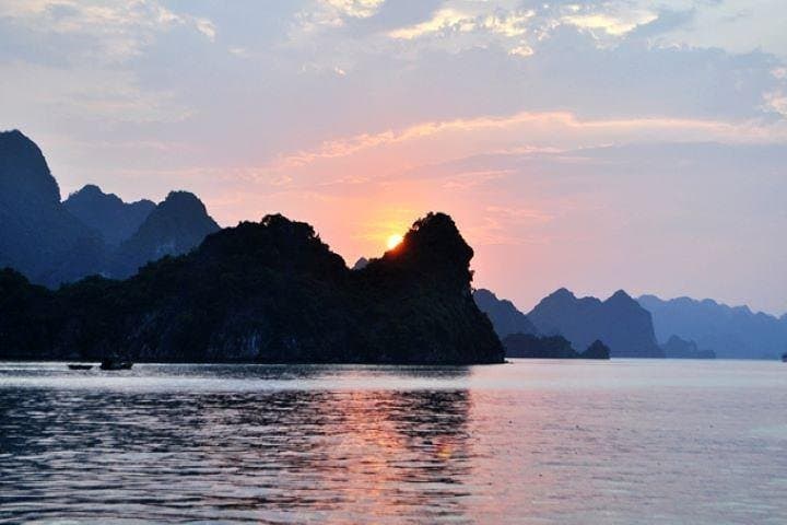 Luxury 3-Day Bai Tu Long Bay Cruise Aboard the Dragon Pearl Junk photo 4