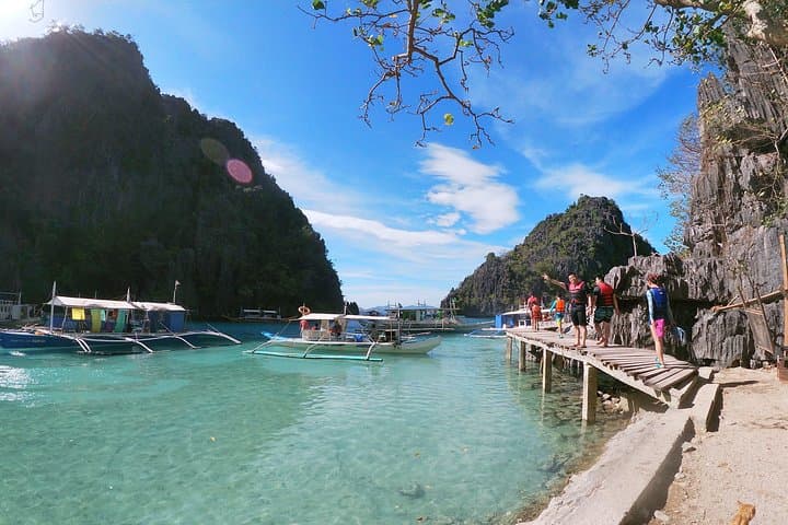 Private Coron Tour A: Kayangan Lake, Coral Garden & White Beach Day Trip photo 4