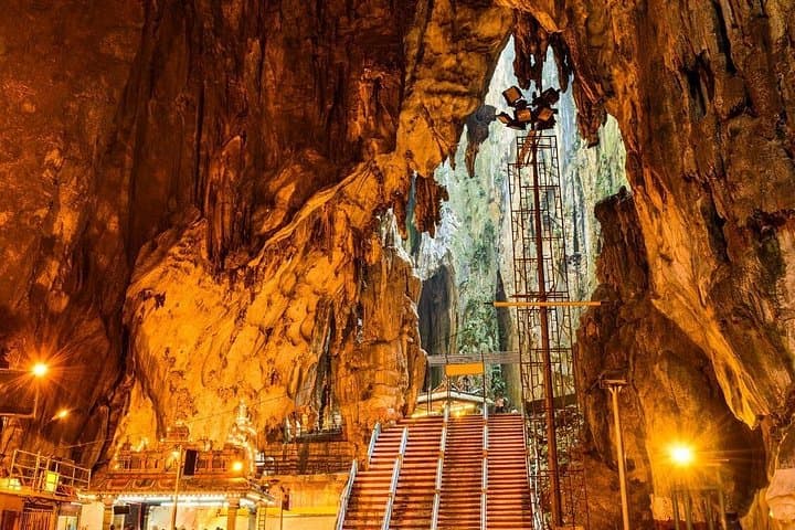 Batu Caves and Countryside Tour — Batik, Pewter & Limestone Caves from Kuala Lumpur photo 2