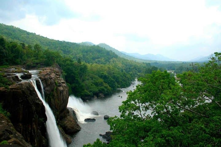 Athirapilly Waterfalls Day Trip From Kochi — Athirapilly, Vazhachal & Thumboormuzhi photo 4