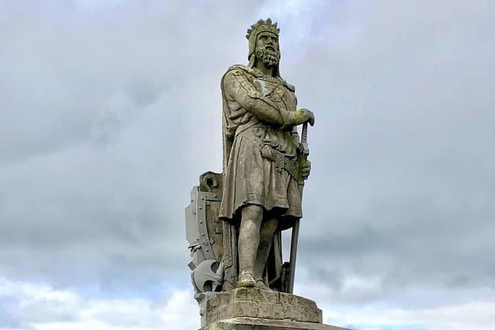 Private Edinburgh Shore Excursion: Stirling Castle, Bannockburn & Wallace Monument Driving Tour