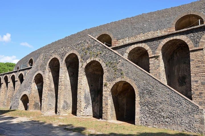 Skip-the-Line Pompeii Private Tour from Amalfi Coast — Guide, Transfer & Tickets photo 3