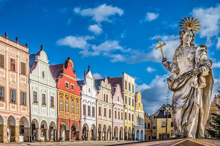 Prague to Fairytale Castles: Telc & Cervena Lhota Private Day Tour photo 1