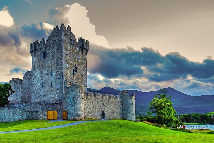Killarney Highlights Private Tour: Ladies View, Muckross & Ross Castle in One Day
