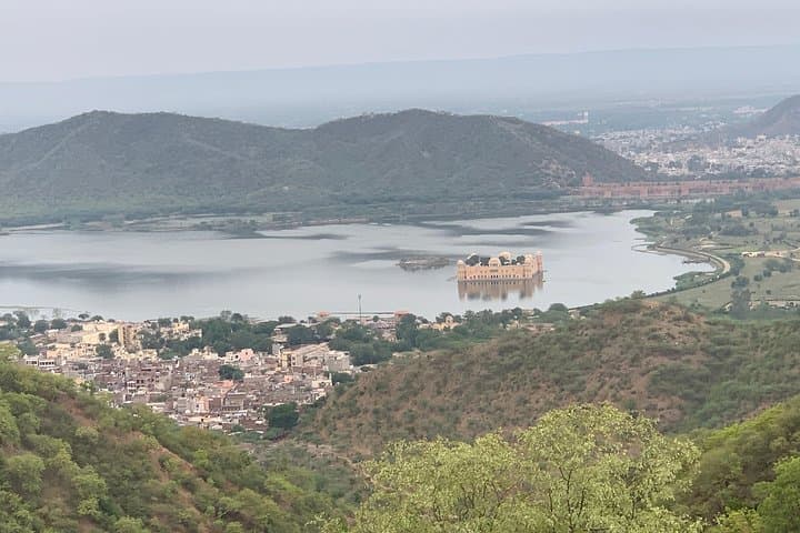 Private Jaipur Sightseeing Tour: Amber Fort, Hawa Mahal & City Palace in a Day photo 2