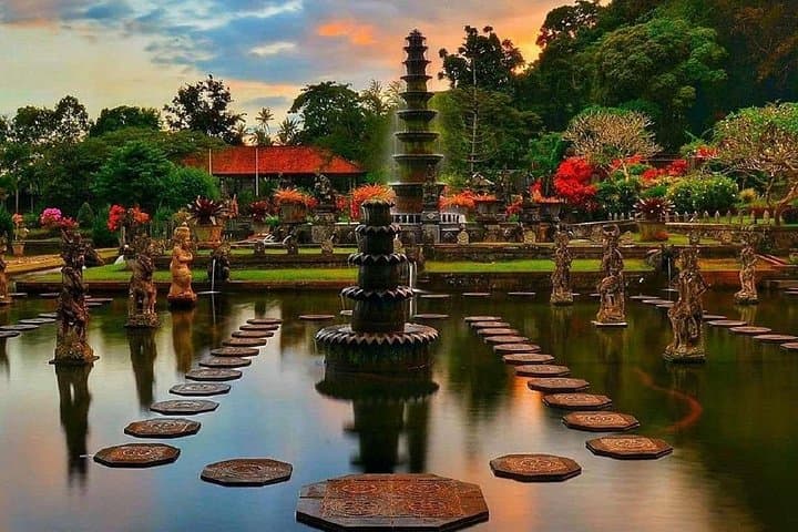 Lempuyang Temple Tour: Mount Agung Gateways, Tirta Gangga & Virgin Beach photo 3