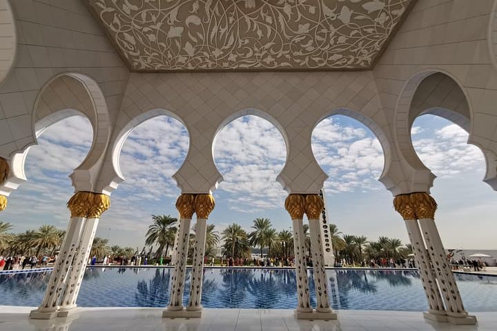 Abu Dhabi Full-Day Tour from Dubai with Louvre Museum Ticket