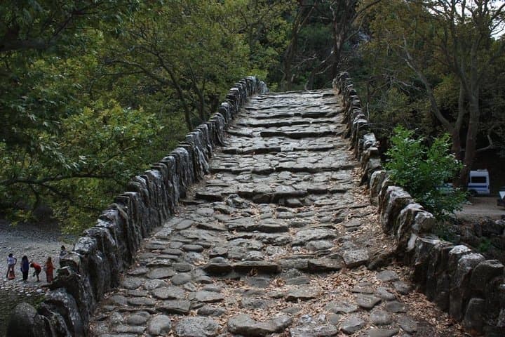 Day Trek in Vikos Gorge: Papigo & Aristi Hike to Kleidonia Bridge photo 4