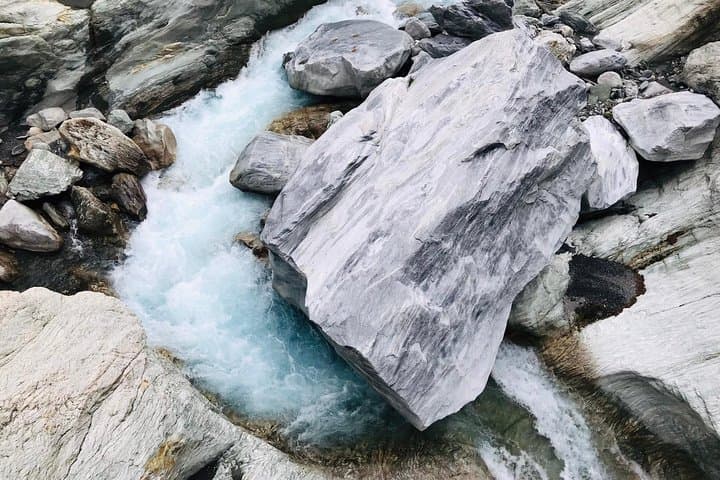 Private Taroko Gorge Day Tour from Taipei — Marble Canyons, Eternal Spring Shrine & Qixingtan Beach photo 6