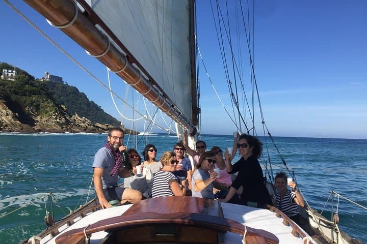 Classic Private Yacht Cruise in San Sebastián: Sail La Concha Bay photo 4