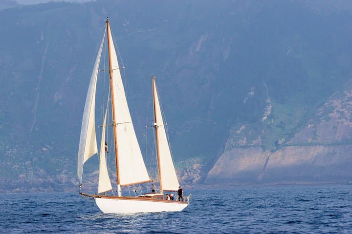 Sunset Sailing on La Concha: Classic Yacht Cruise in San Sebastián photo 3