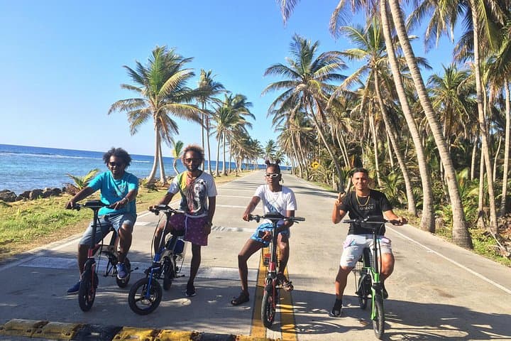 San Andrés Cocoride: 90-Minute Island Bike Tour to Morgan's Cave & Isleña Museum