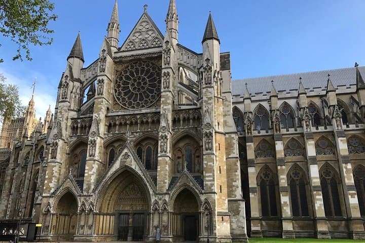 Turn Your Heathrow Layover into a 4–8 Hour London Highlights Tour