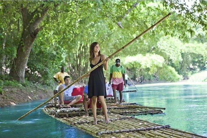 Private Roundtrip Transfer to Martha Brae Rafting from Montego Bay photo 3