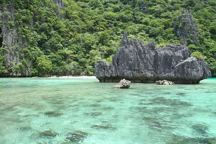 El Nido Island Hopping Tour D: Small Lagoon, Cadlao Lagoon & Quiet Beaches in Bacuit Bay photo 3