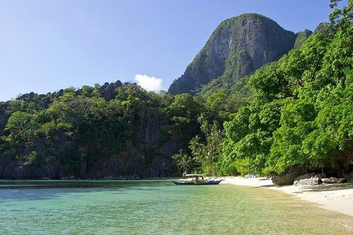 El Nido Island Hopping Tour D: Small Lagoon, Cadlao Lagoon & Quiet Beaches in Bacuit Bay photo 4