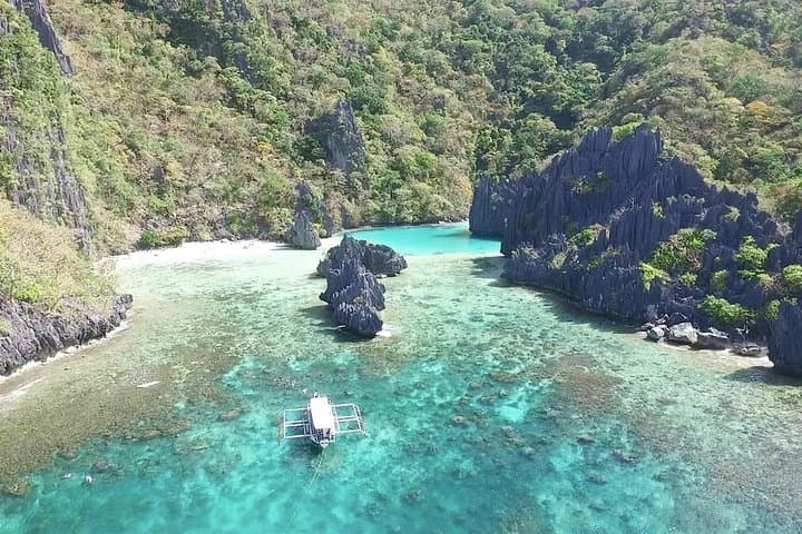 El Nido Island Hopping Tour D: Small Lagoon, Cadlao Lagoon & Quiet Beaches in Bacuit Bay photo 5