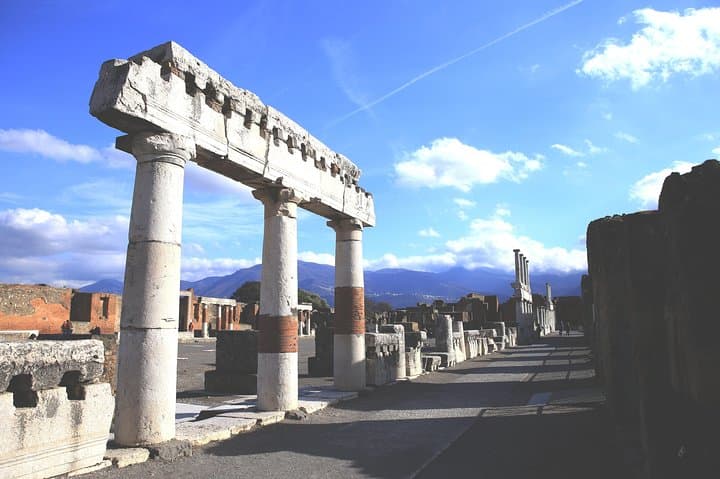 Skip-the-Line Best of Pompeii: One-Day Private Guided Tour photo 4
