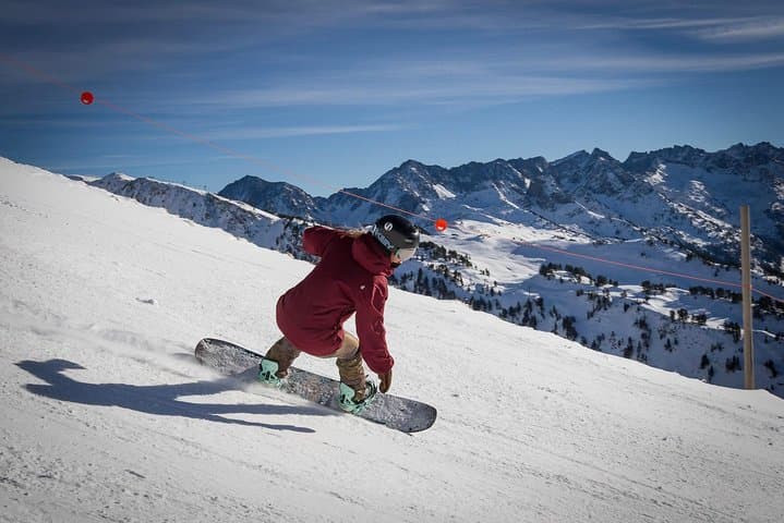 Progressive Snowboard Lessons in Baqueira-Beret: Learn to Ride the Pyrenees