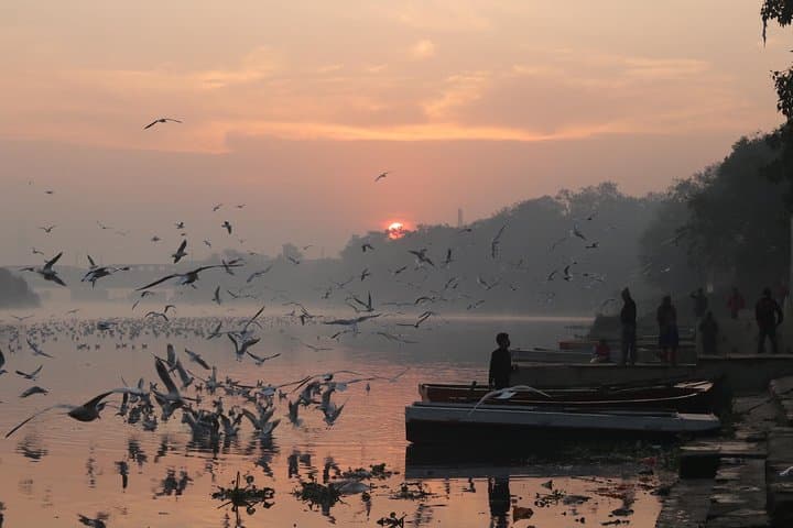 Delhi by Dawn: Secret Morning Tour with Traditional Breakfast and Urdu Workshop photo 2