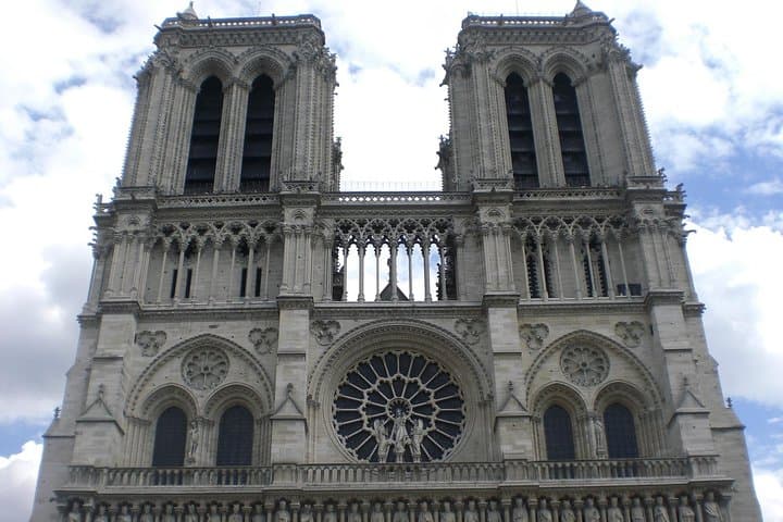 5-Hour Private Paris Layover Tour from CDG: Eiffel, Montmartre & Notre-Dame