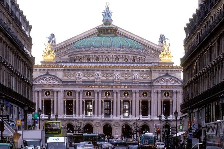 5-Hour Private Paris Layover Tour from CDG: Eiffel, Montmartre & Notre-Dame photo 5