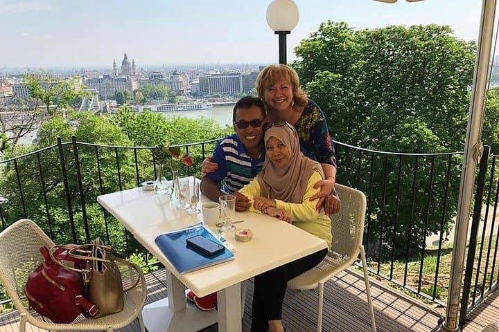 Budapest in Six Hours: Private City Tour, Danube Cruise & Airport Transfer photo 3