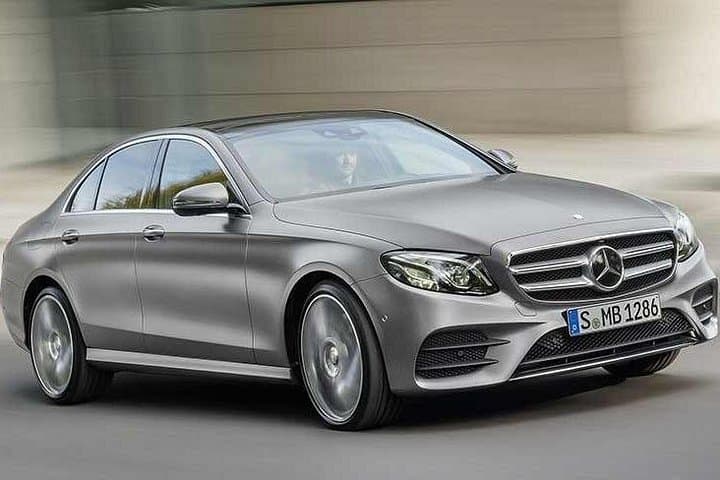 Dubai Airport DXB Private Round-Trip Transfer in Business Car photo 4