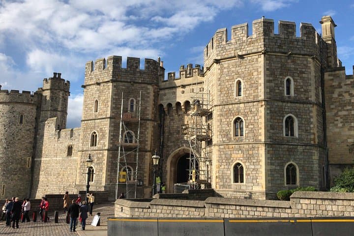 Young Victoria's London: Windsor Castle & Kensington Palace — Day Tour Guide photo 4