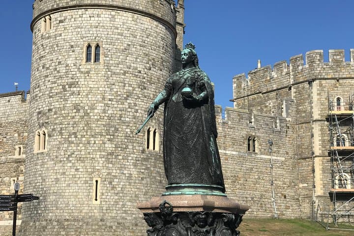 Monarch's London Day Trip: Windsor Castle and Hampton Court Palace from London photo 3